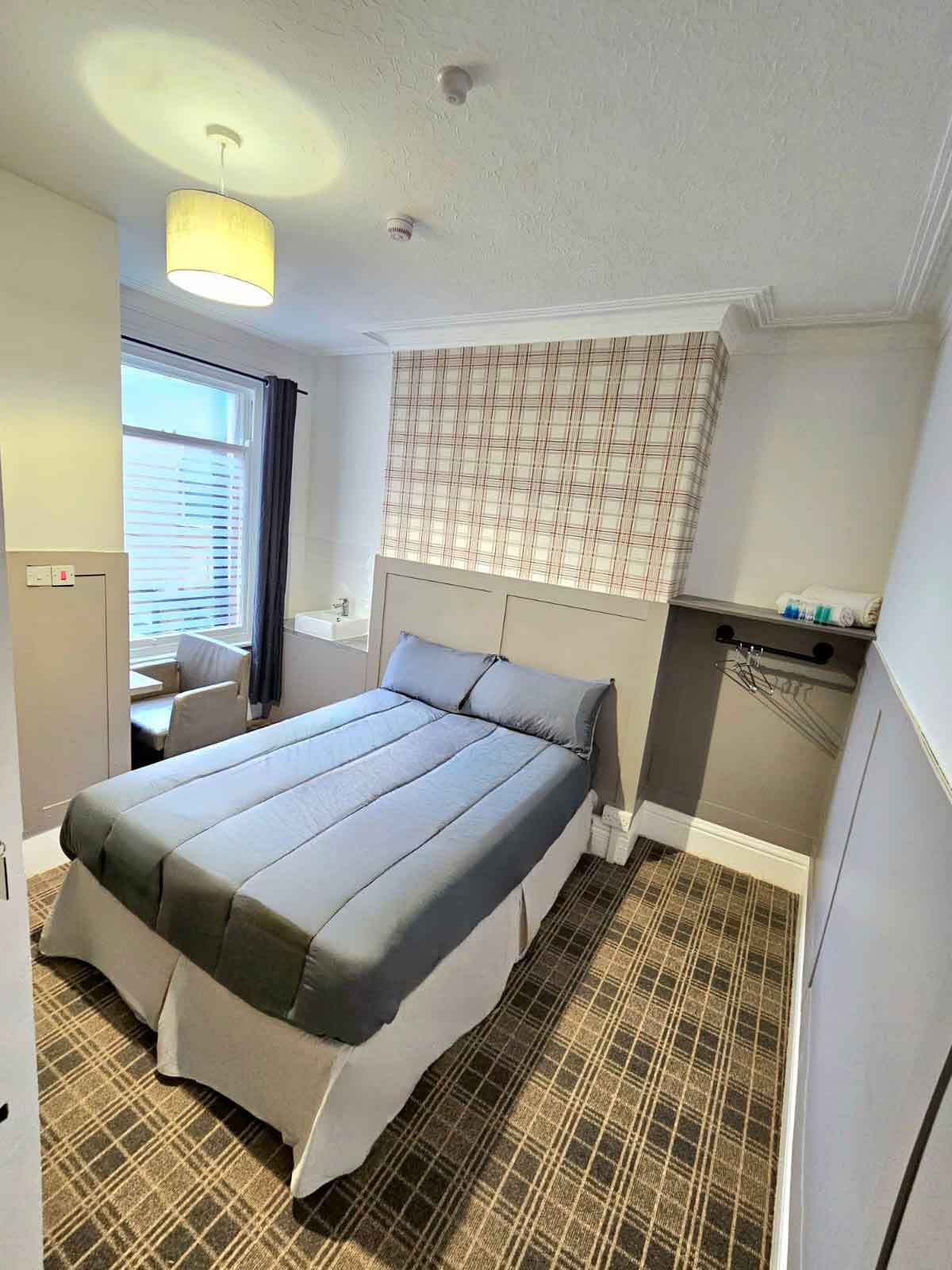 bedroom4